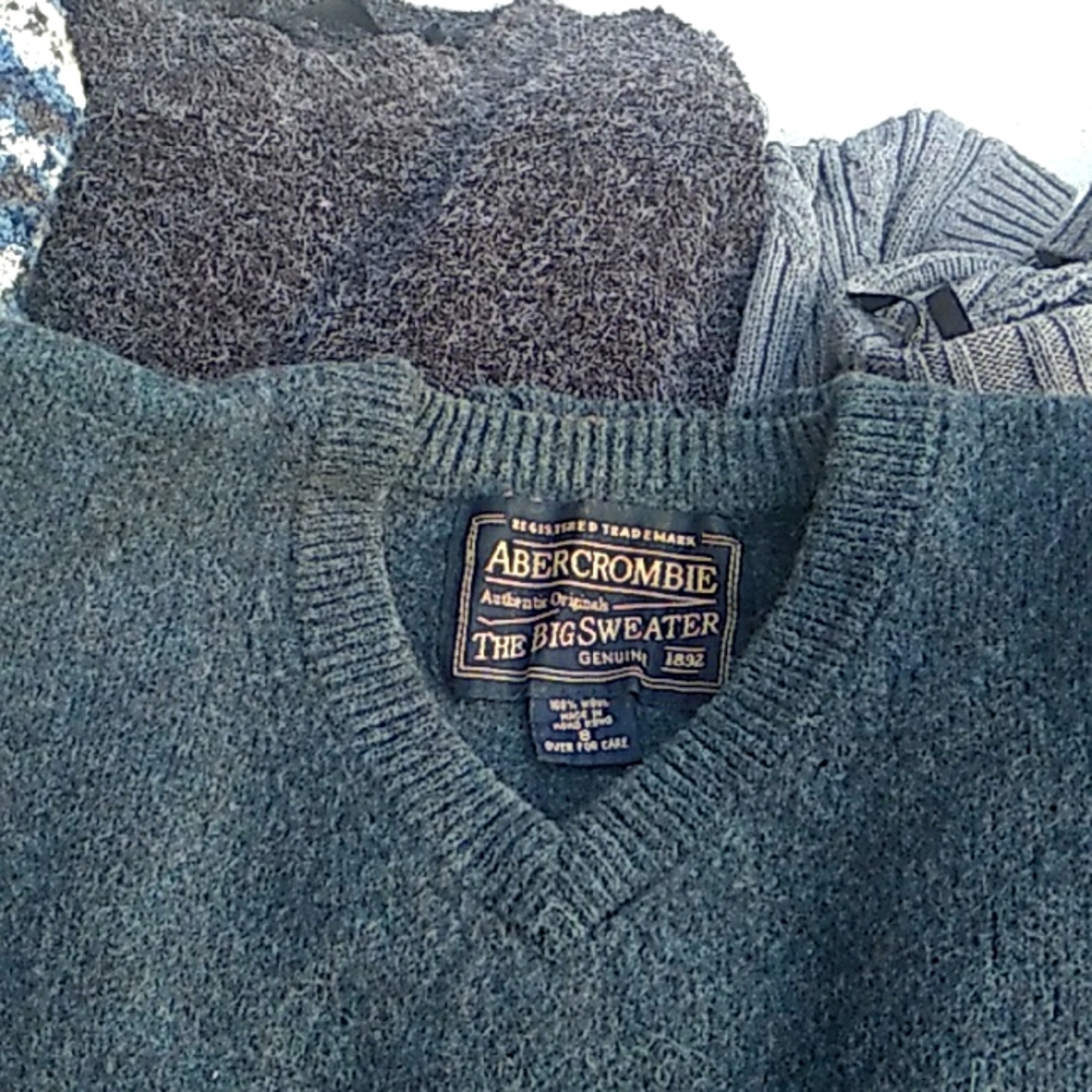 🐑 Abercrombie  Navy "The BIG SWEATER"